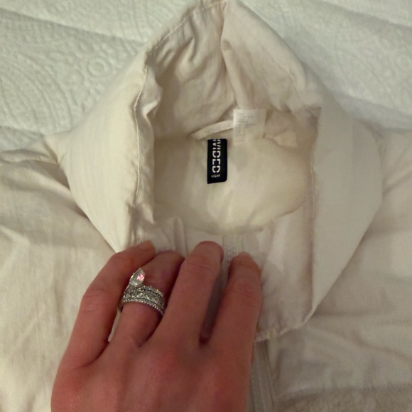 H&M Cream and Beige Puffer Faux-Sherpa Vest - Picture 3 of 5